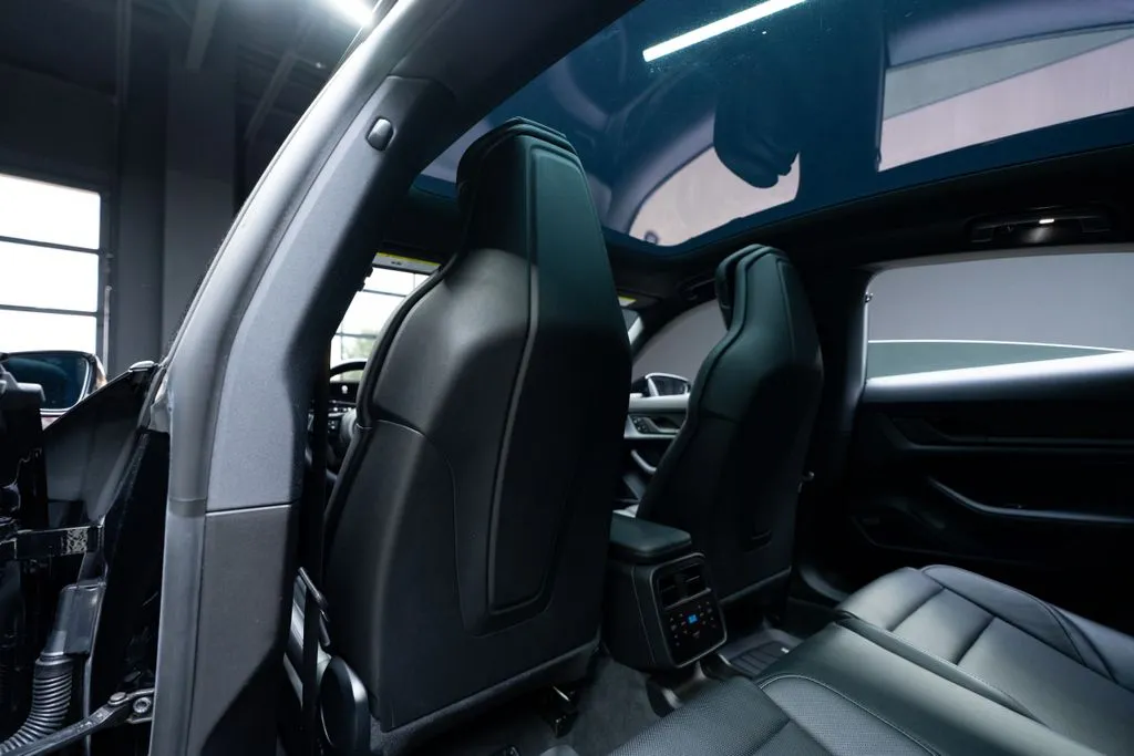 Porsche Taycan photo 39