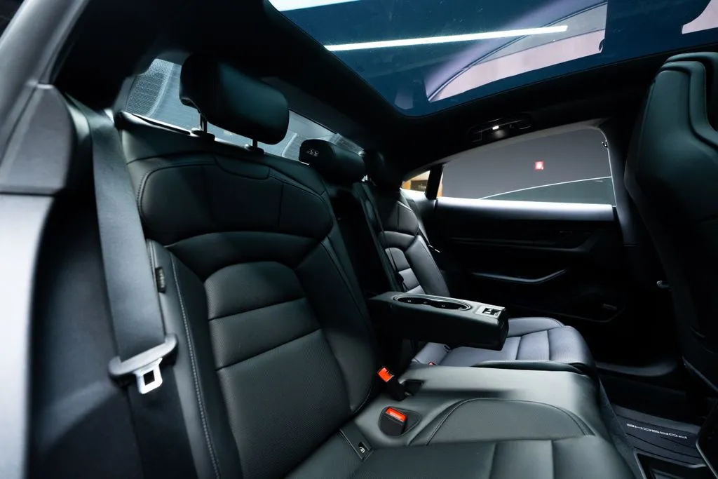 Porsche Taycan photo 42
