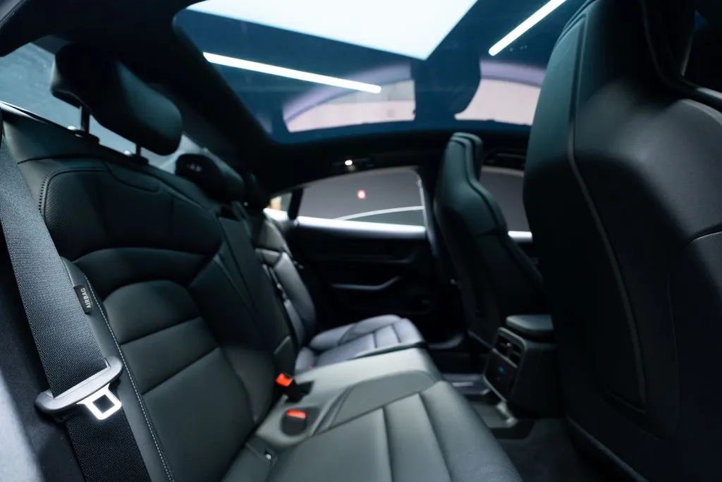 Porsche Taycan photo 41