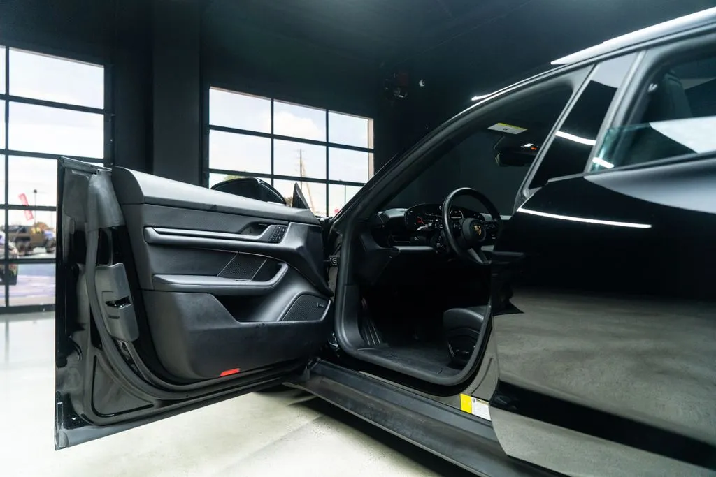 Porsche Taycan photo 22