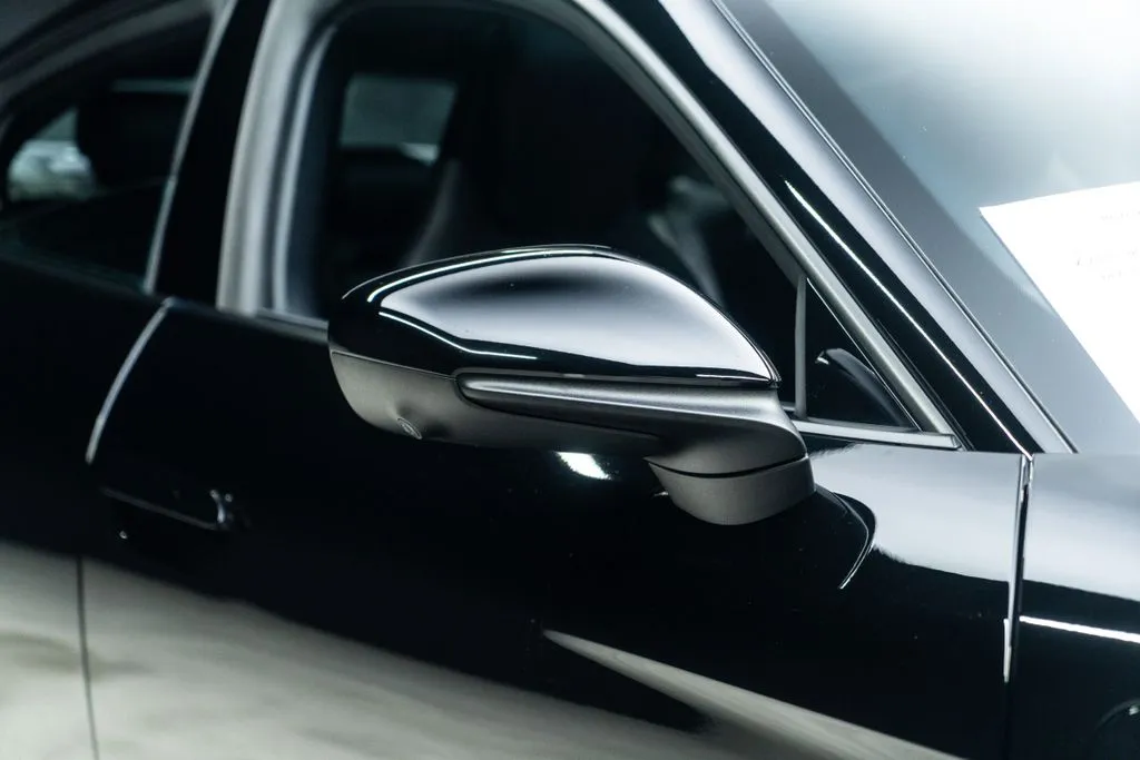 Porsche Taycan photo 12