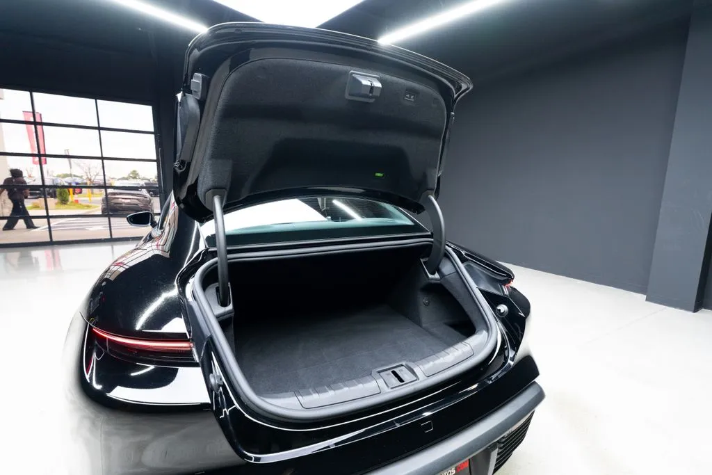 Porsche Taycan photo 46