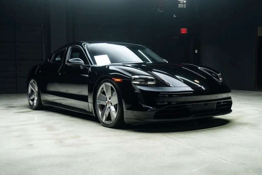 Porsche Taycan photo 6