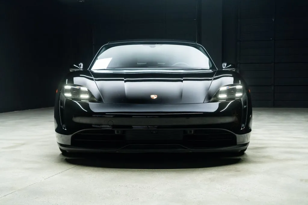Porsche Taycan photo 4