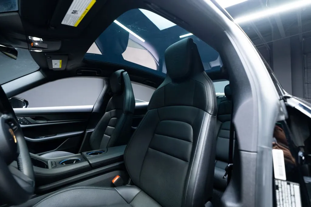 Porsche Taycan photo 26
