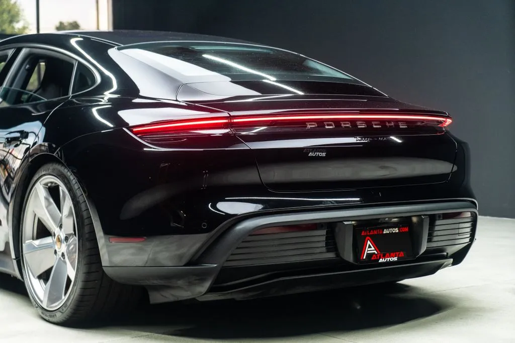Porsche Taycan photo 17