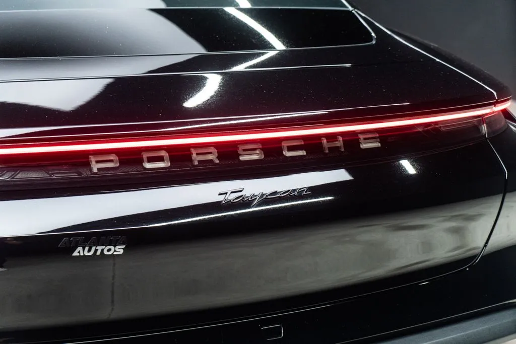 Porsche Taycan photo 16