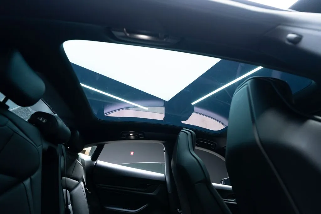 Porsche Taycan photo 43