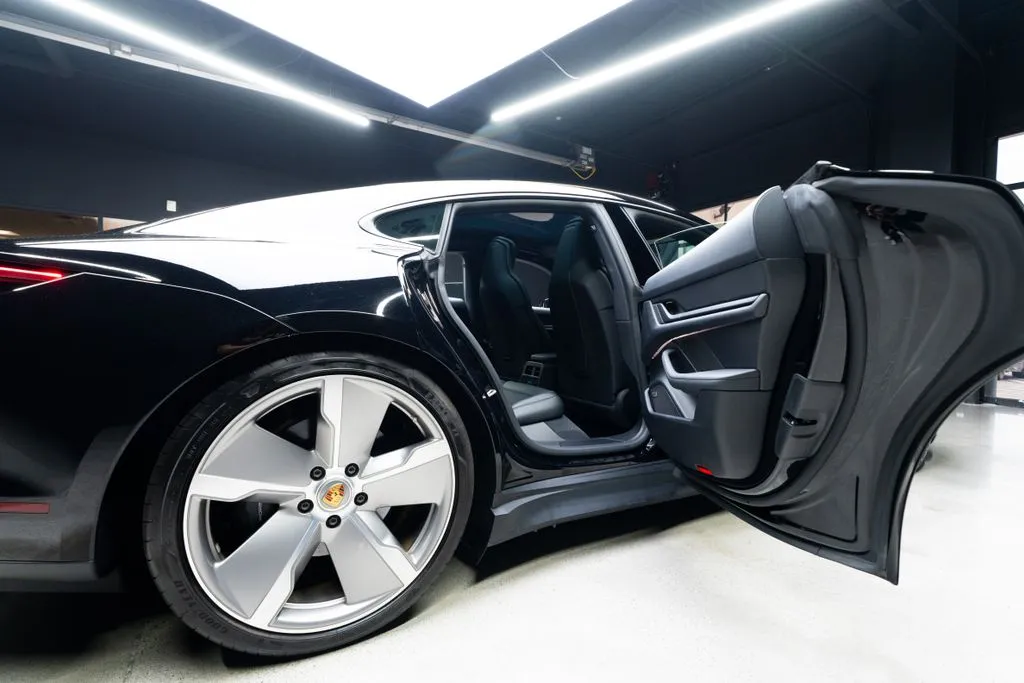 Porsche Taycan photo 45
