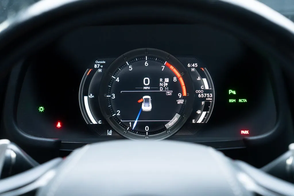 Lexus LC photo 31