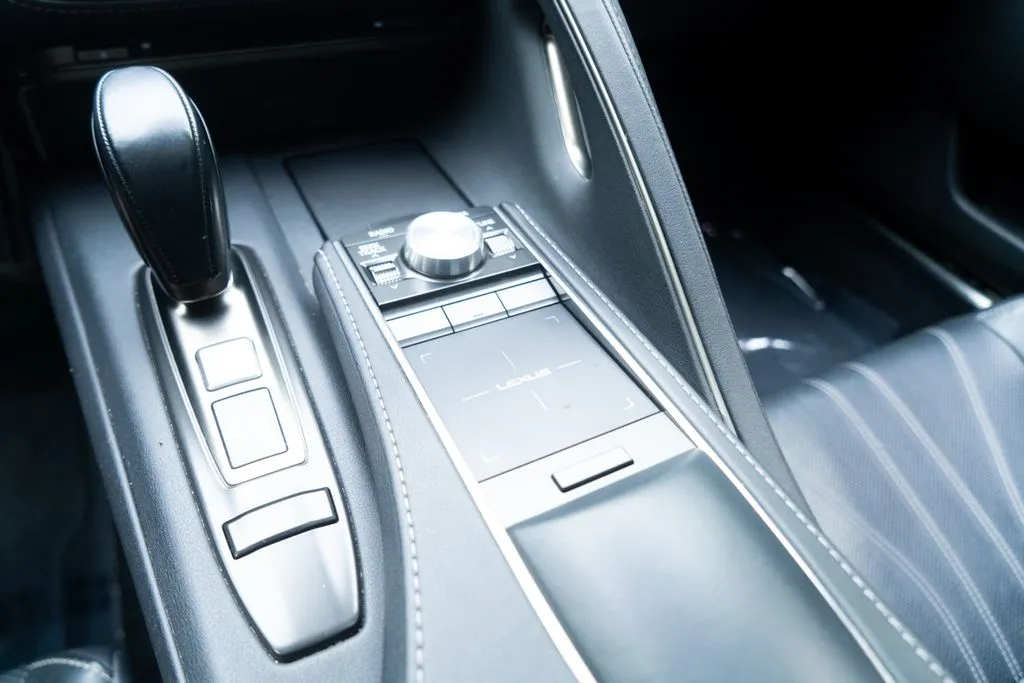 Lexus LC photo 38