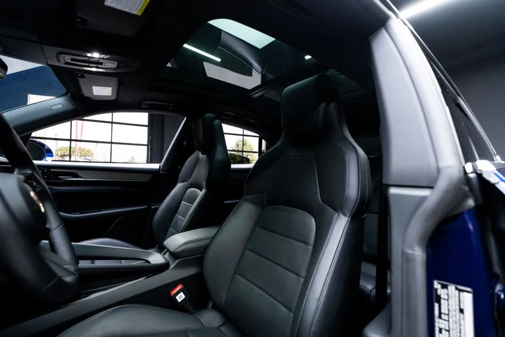 Porsche Macan Electric photo 27