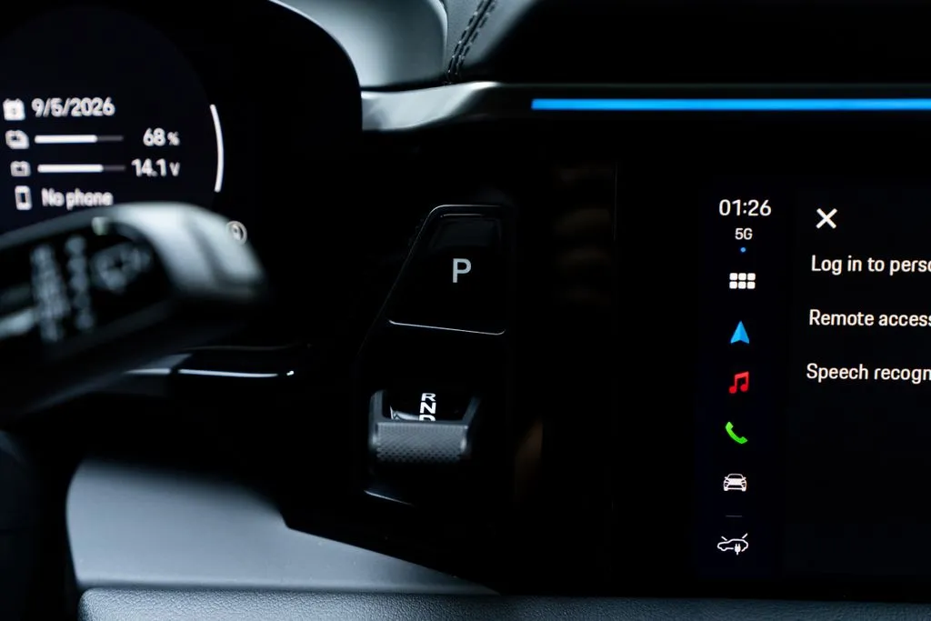 Porsche Macan Electric photo 35