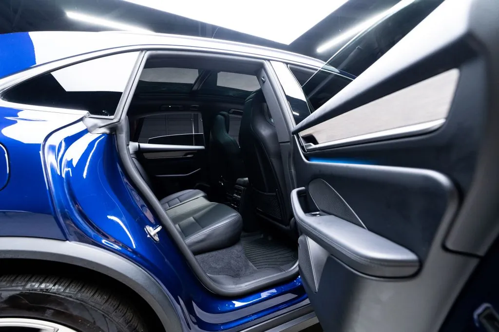 Porsche Macan Electric photo 46