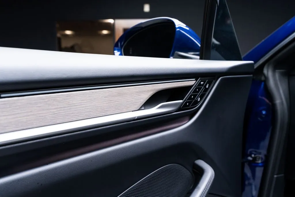 Porsche Macan Electric photo 25
