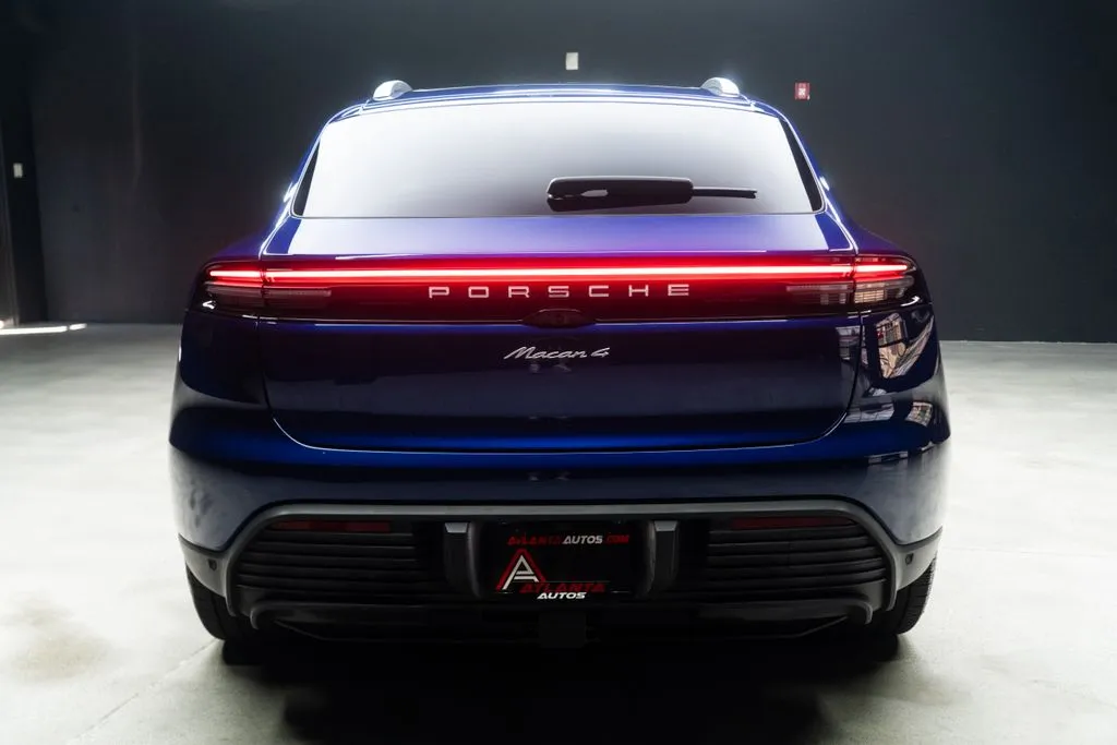 Porsche Macan Electric photo 18