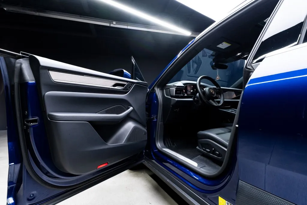 Porsche Macan Electric photo 23