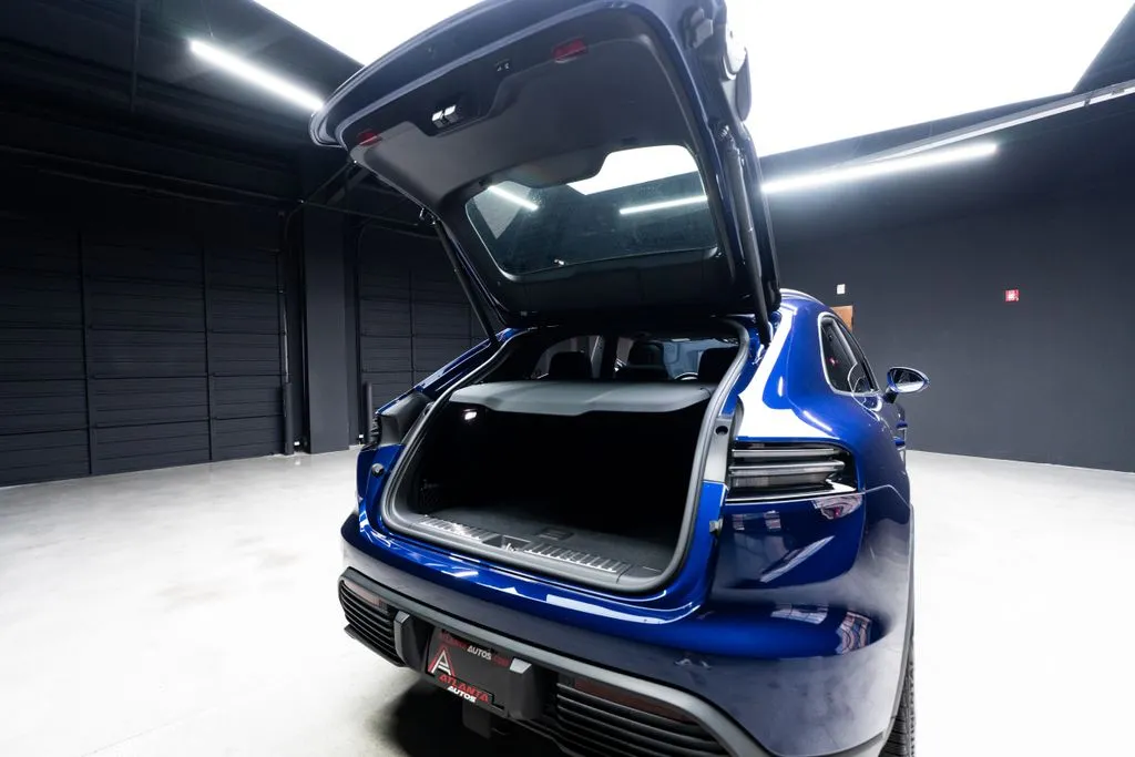 Porsche Macan Electric photo 47