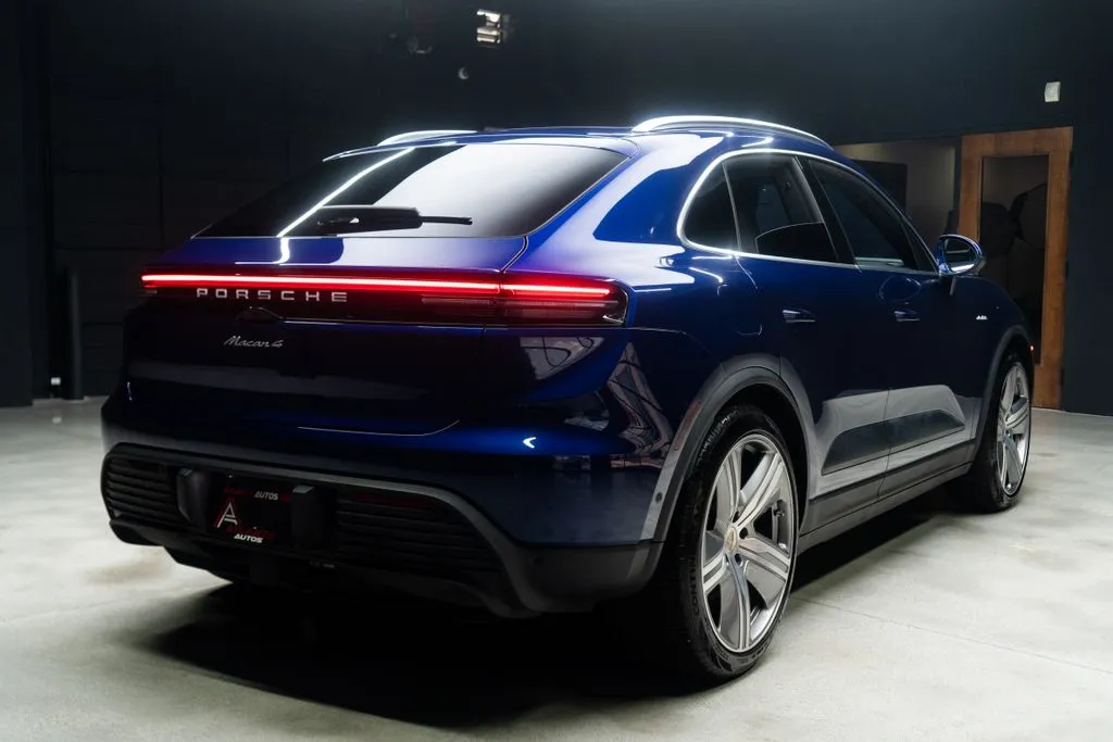 Porsche Macan Electric photo 15