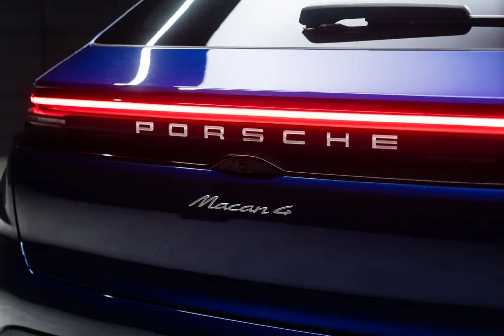 Porsche Macan Electric photo 17