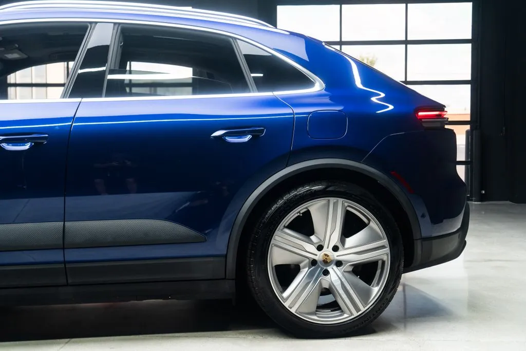 Porsche Macan Electric photo 22