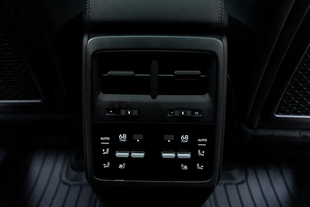 Porsche Macan Electric photo 42