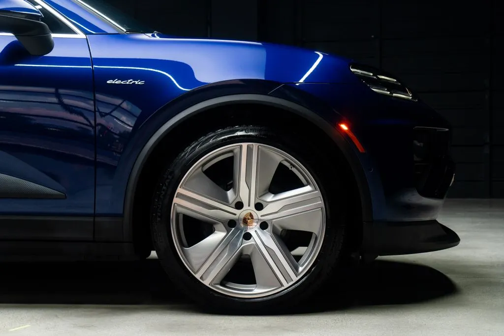 Porsche Macan Electric photo 10