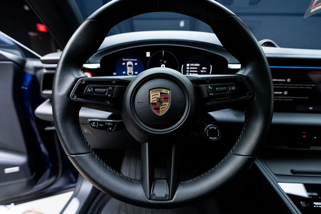 Porsche Macan Electric photo 30