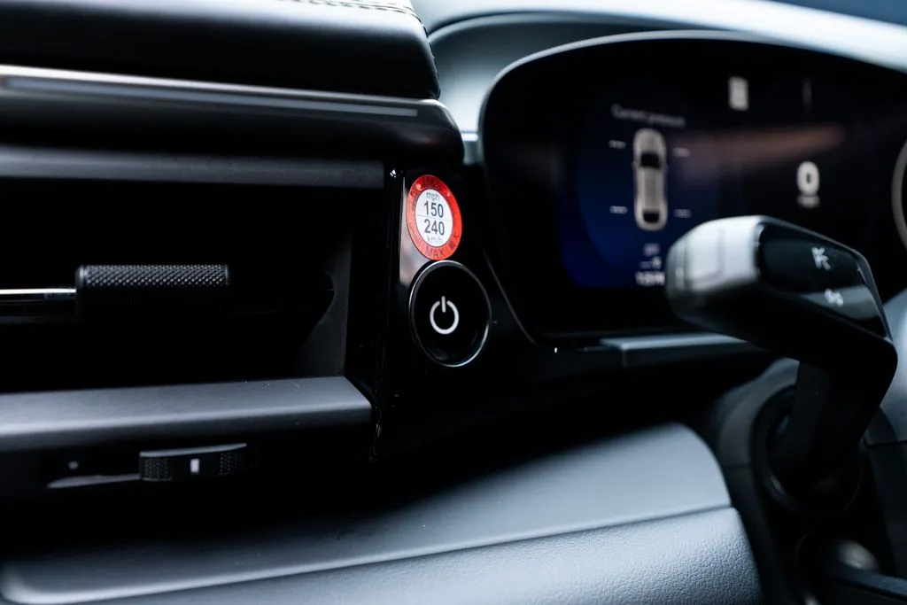 Porsche Macan Electric photo 29