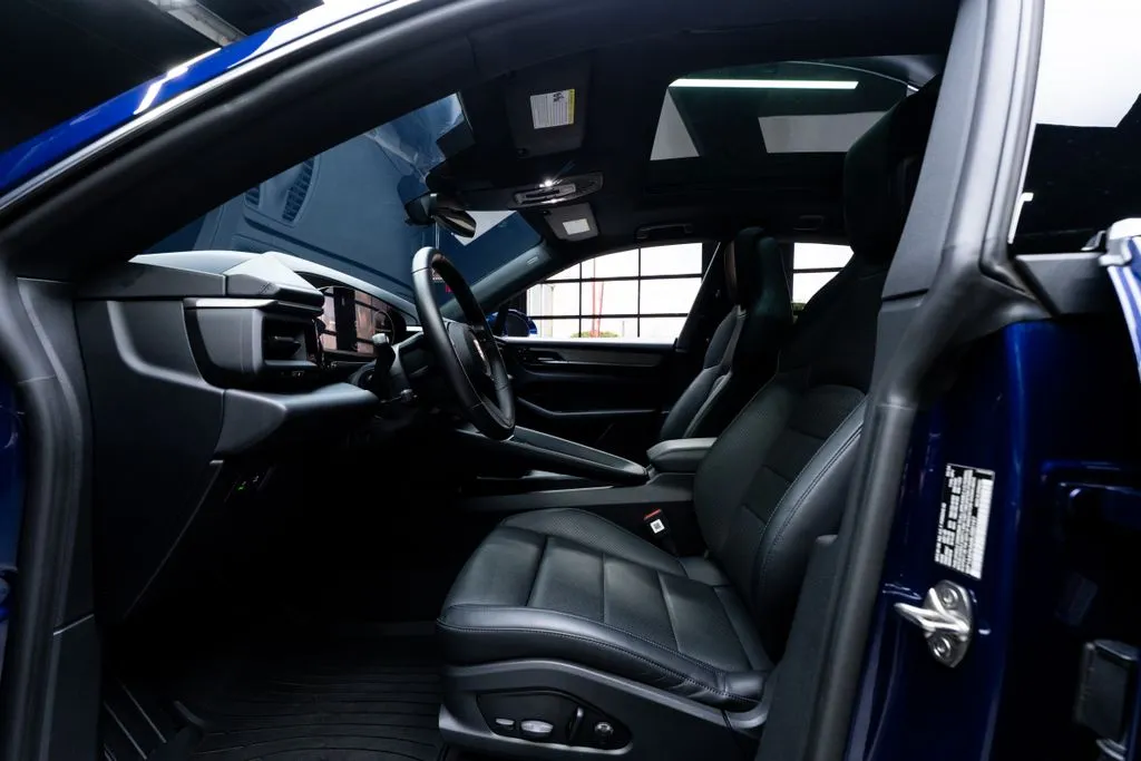 Porsche Macan Electric photo 26