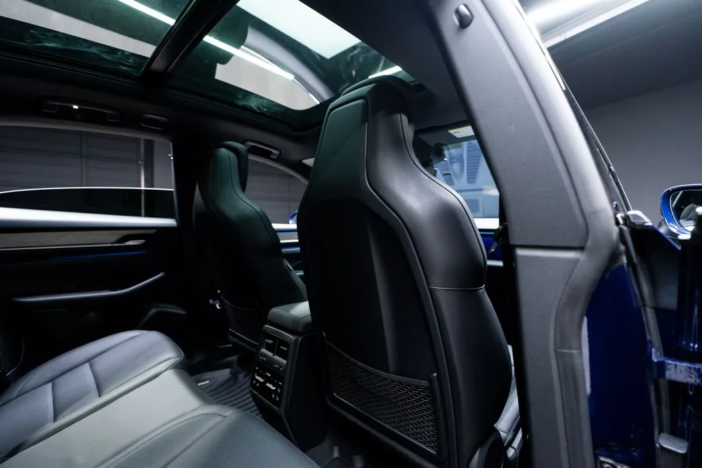 Porsche Macan Electric photo 43