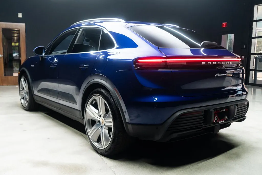 Porsche Macan Electric photo 19