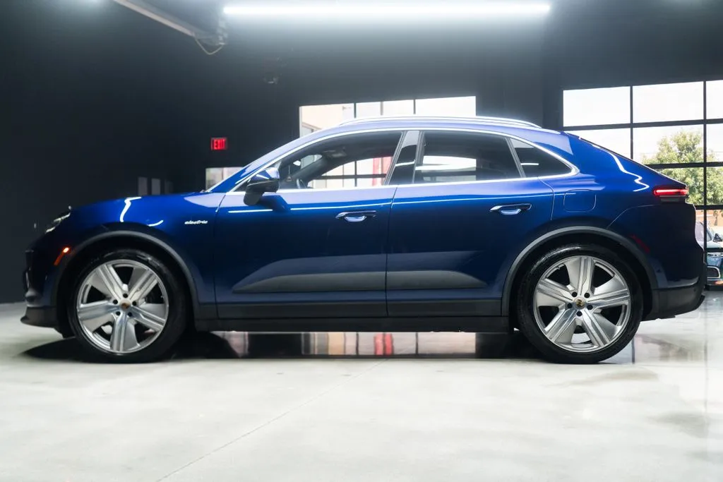 Porsche Macan Electric photo 20