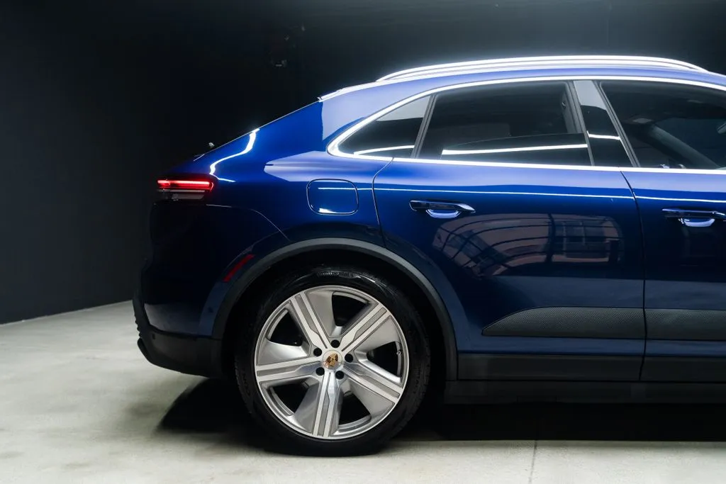Porsche Macan Electric photo 14