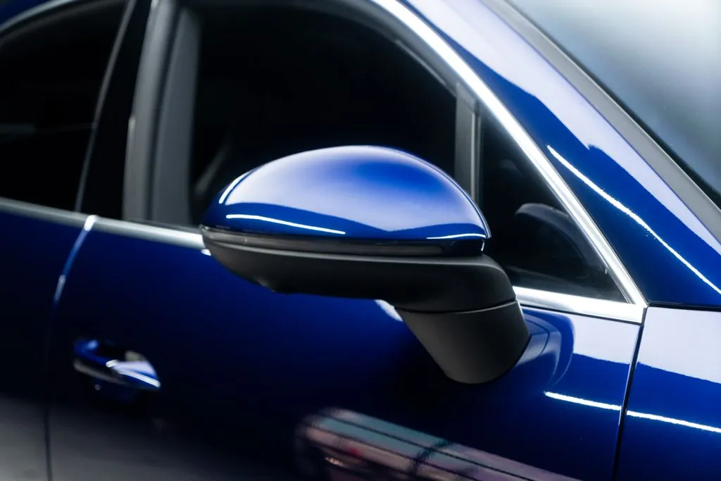 Porsche Macan Electric photo 13