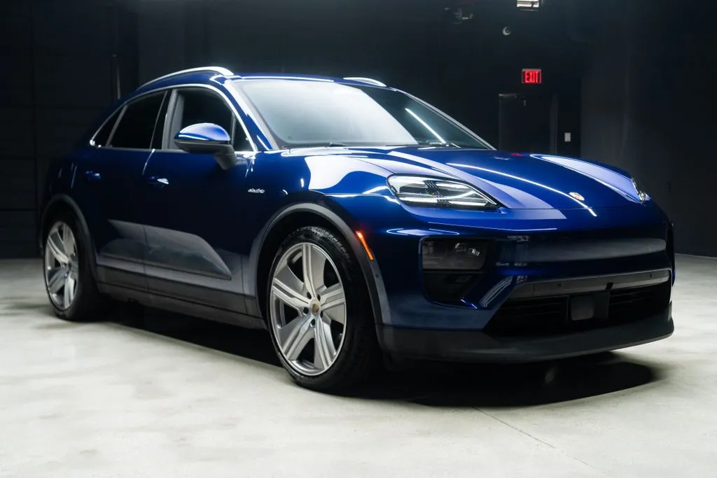 Porsche Macan Electric photo 7