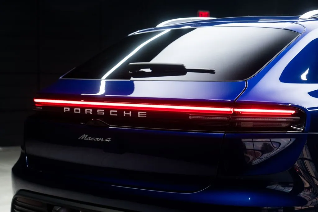 Porsche Macan Electric photo 16
