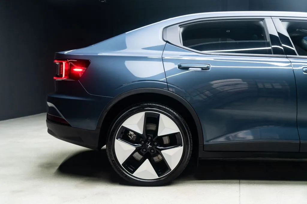 Polestar 2 photo 15