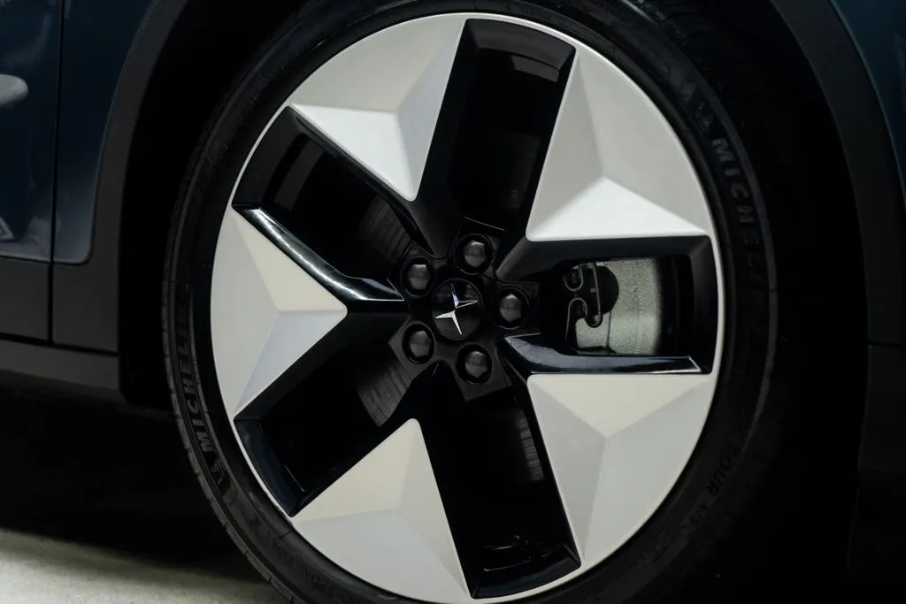 Polestar 2 photo 12