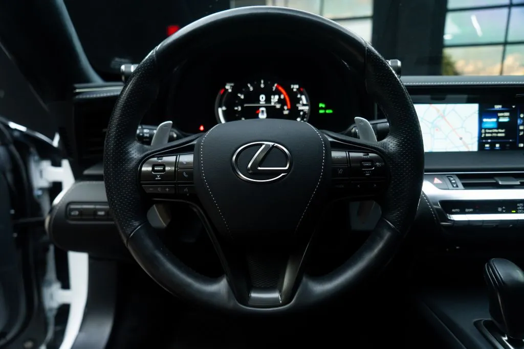 Lexus LC photo 27