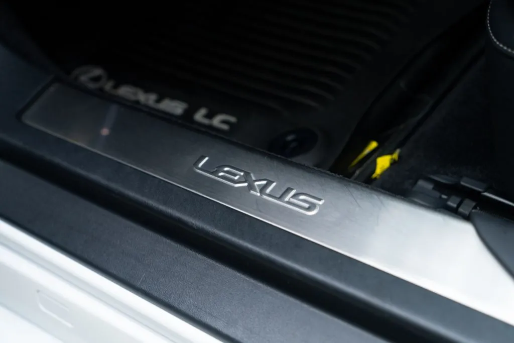 Lexus LC photo 24