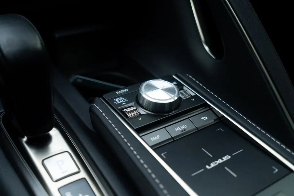 Lexus LC photo 35