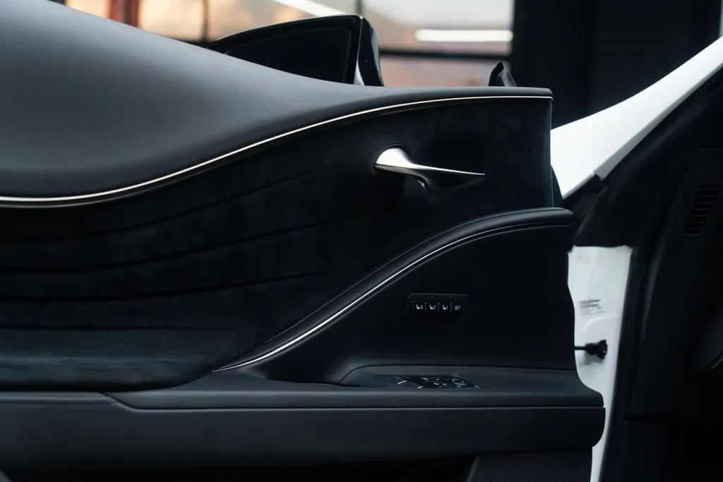 Lexus LC photo 22
