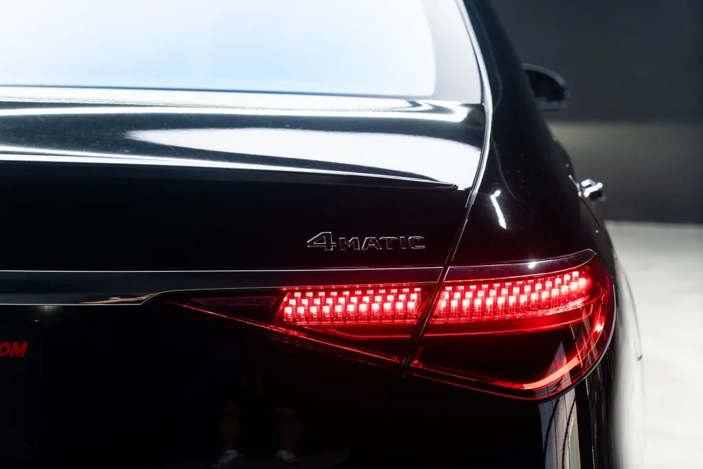 Mercedes-Benz S-Class photo 16