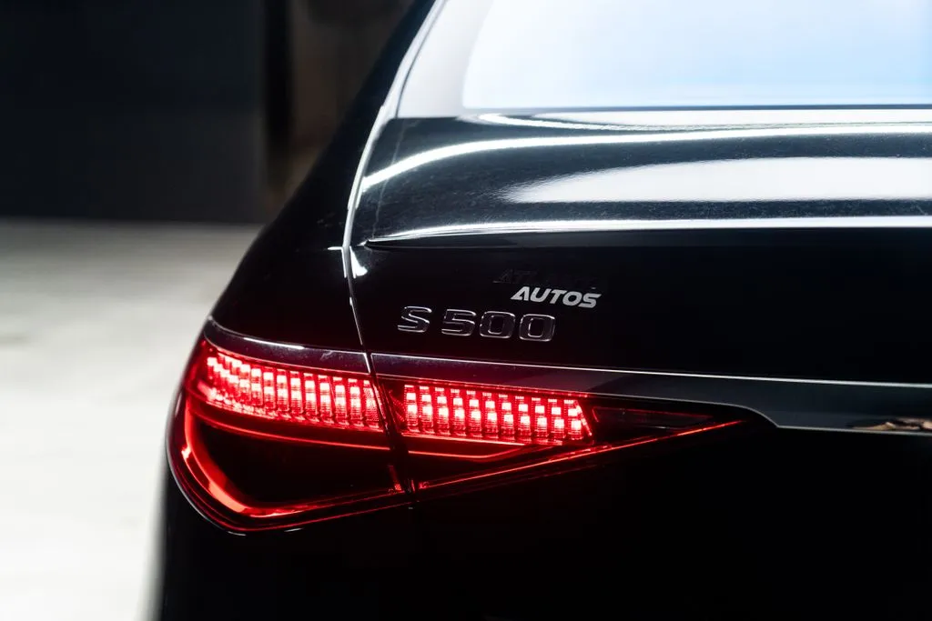Mercedes-Benz S-Class photo 18