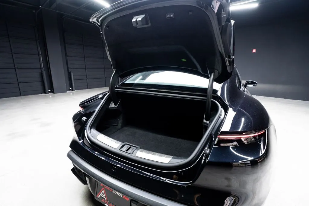 Porsche Taycan photo 49