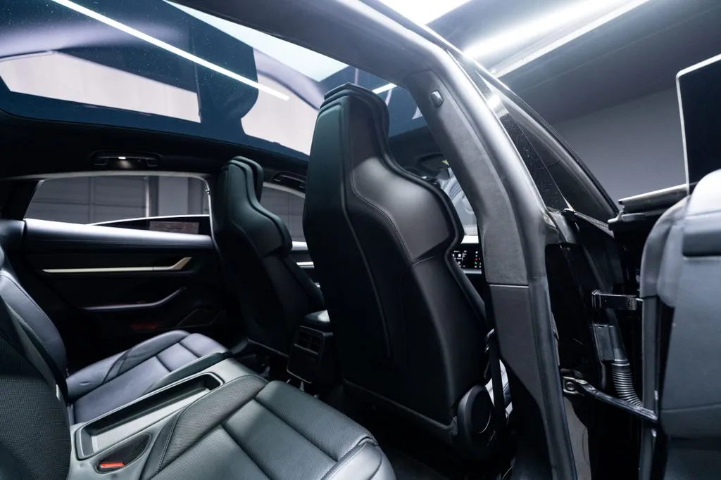 Porsche Taycan photo 44