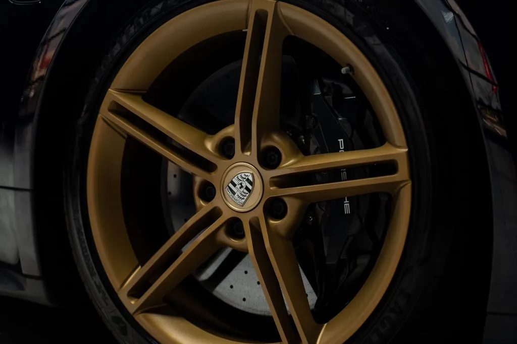 Porsche Taycan photo 11