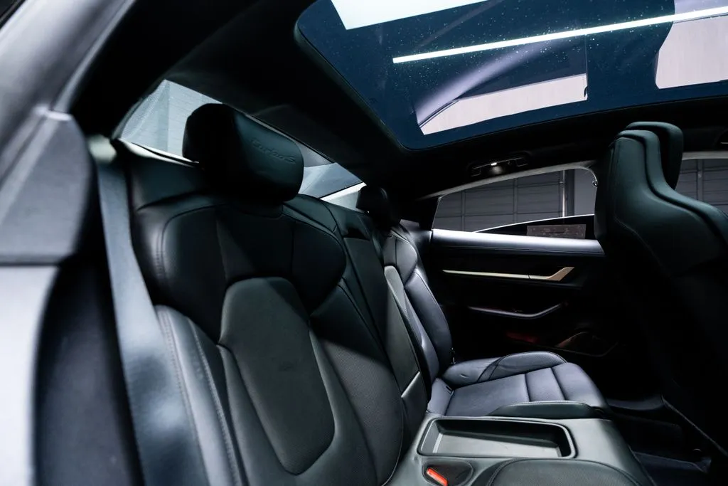 Porsche Taycan photo 46