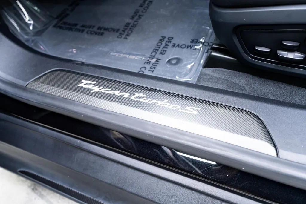 Porsche Taycan photo 27